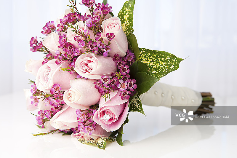 粉红玫瑰新娘花束图片素材
