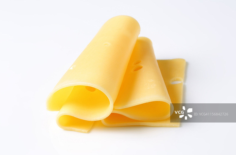 在白色背景上折叠的奶酪片图片素材
