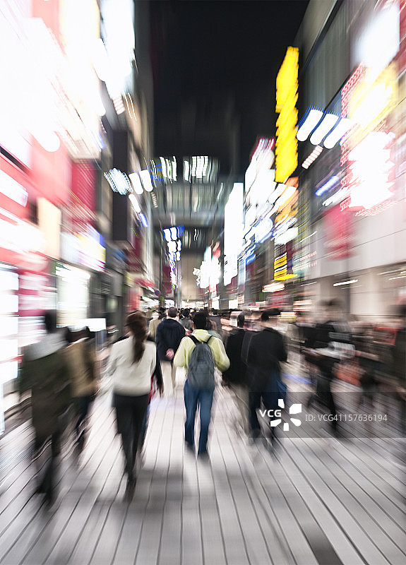 东京之夜的人群图片素材