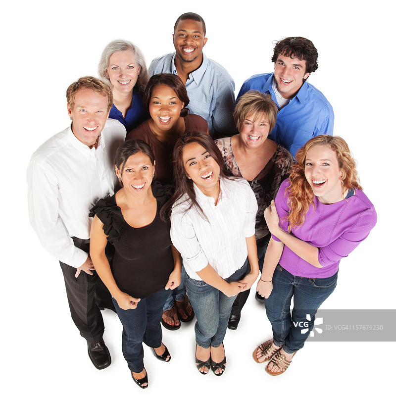 一群成年人在一起微笑，全身孤立在白色图片素材