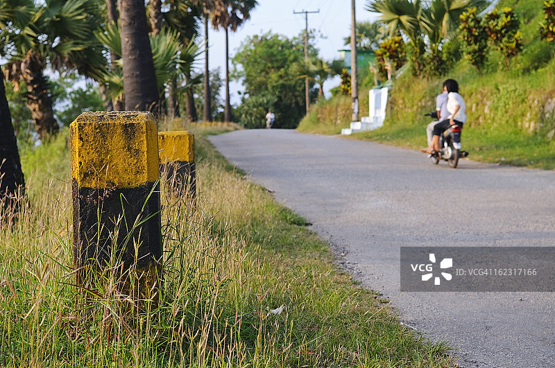 东南亚(缅甸毛淡棉)的人民和道路图片素材