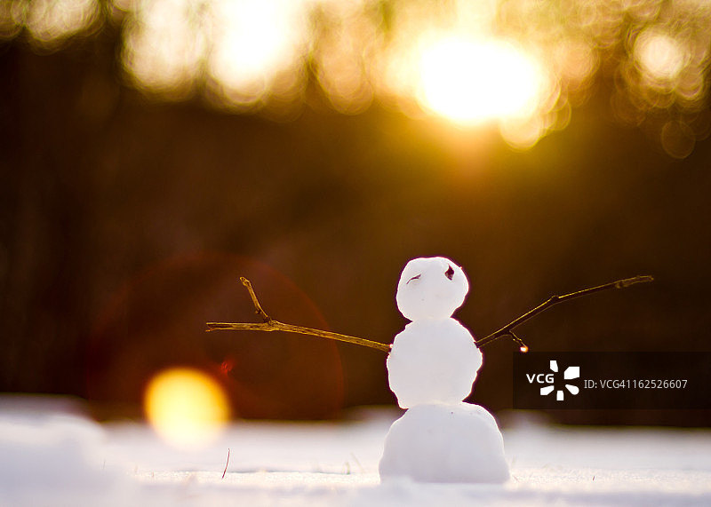 雪人在阳光下图片素材