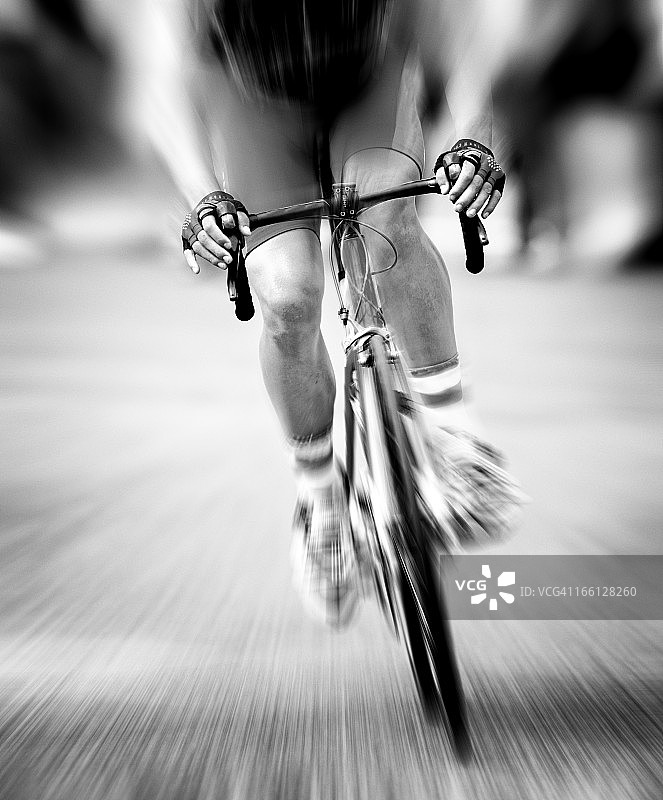 一种直升机环意大利自行车赛”。黑色和白色图片素材