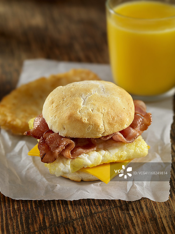 培根鸡蛋早餐三明治图片素材