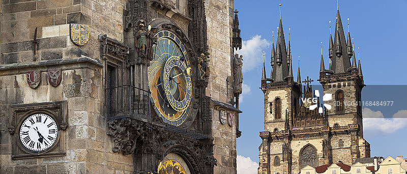 捷克布拉格的天文钟上有T??n教堂图片素材