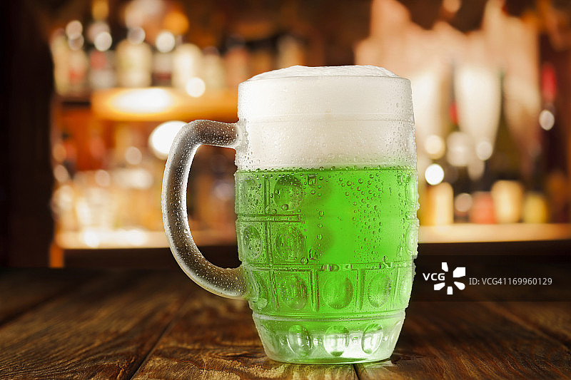 绿色的啤酒图片素材