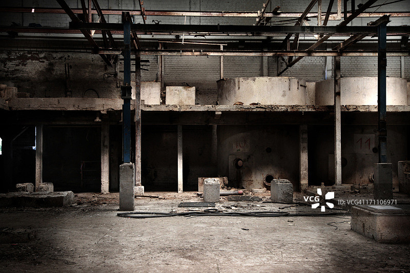 废弃的工厂大厅图片素材