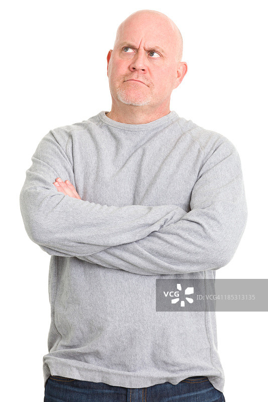 穿着毛衣的男人在白色的背景上思考和仰望图片素材