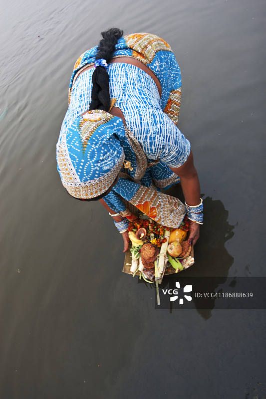 印度女人，聊天节，亚穆纳河图片素材