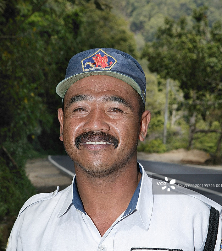 印度尼西亚，巴厘岛，公园管理员微笑，肖像图片素材