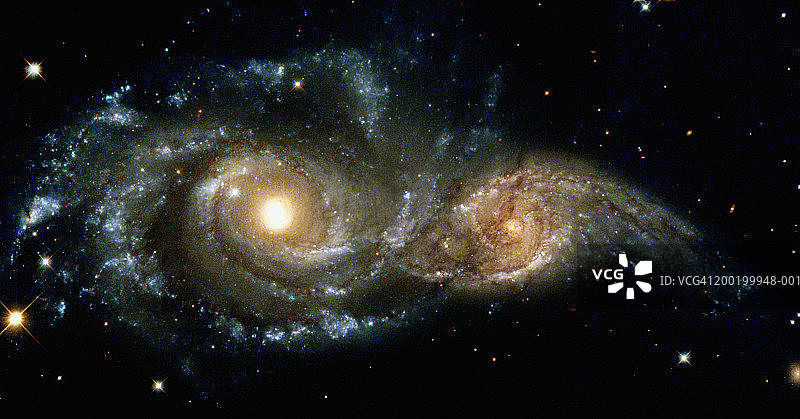 两个螺旋星系，卫星图片图片素材