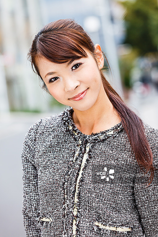 年轻美丽的日本女人图片素材