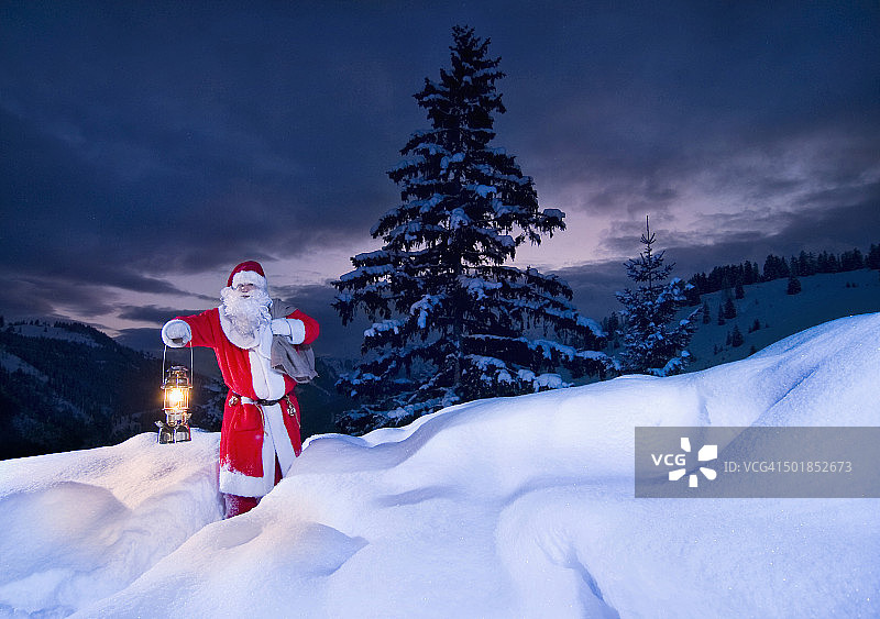 雪景中的圣诞老人，蒂罗尔，奥地利，欧洲图片素材