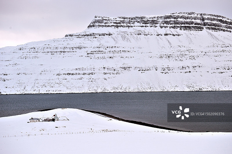 冰岛东峡湾赛迪斯峡湾积雪覆盖的河口图片素材