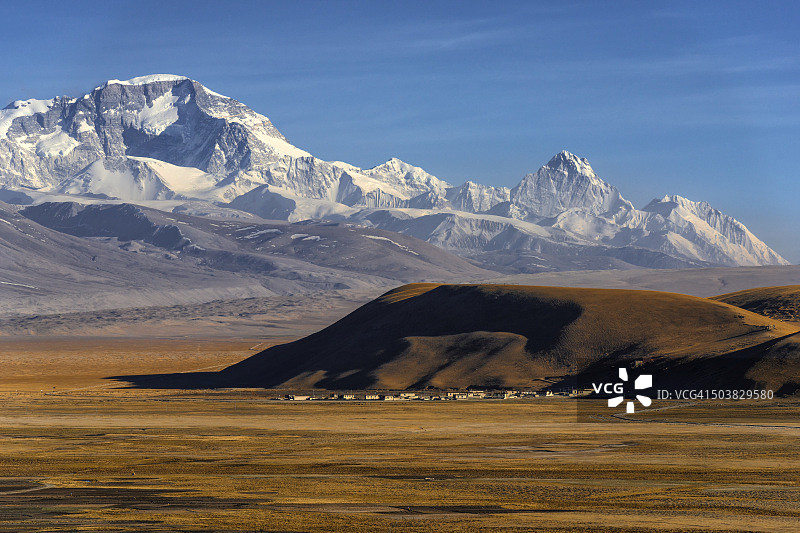 从西藏定日看喜马拉雅山脉图片素材