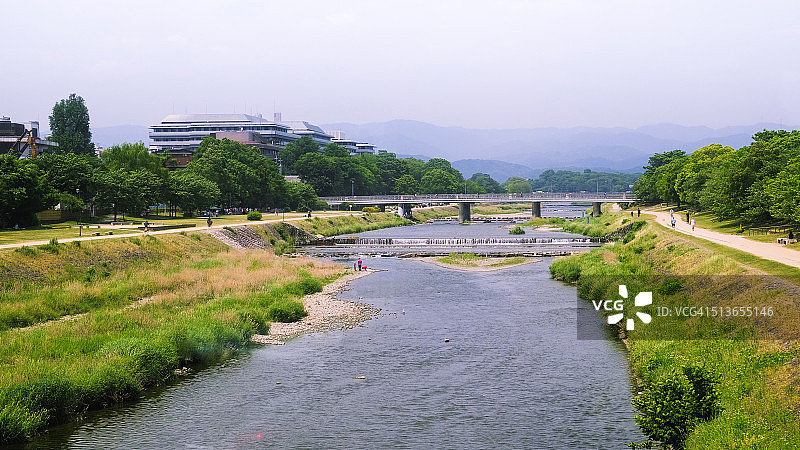 Kamo河和京都中心早上，京都，日本图片素材