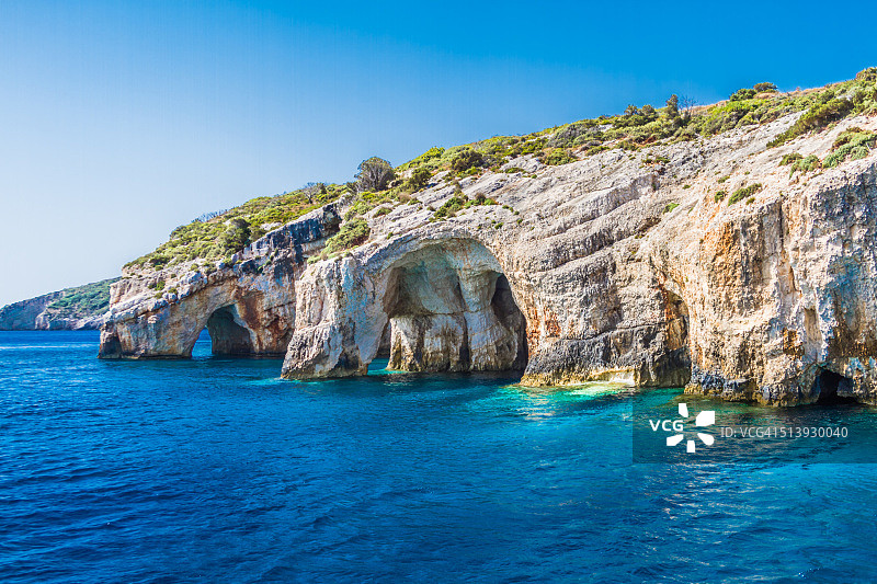 希腊Zakynthos岛的蓝色洞穴图片素材