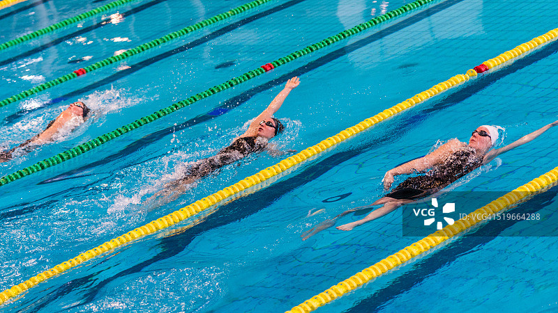 女游泳运动员游泳图片素材