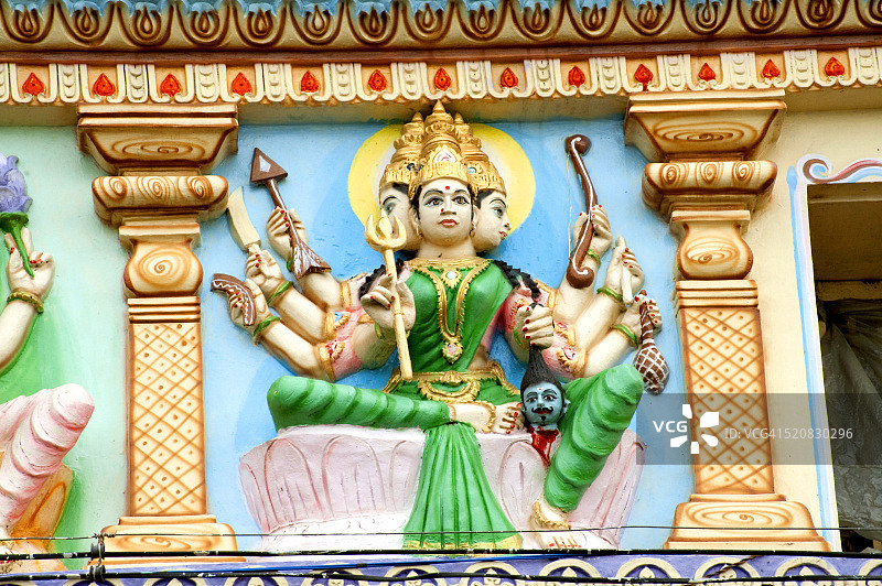印度马哈拉施特拉邦萨塔拉奥德的雅马伊曼迪尔神庙上的德维卡利玛塔雕像图片素材