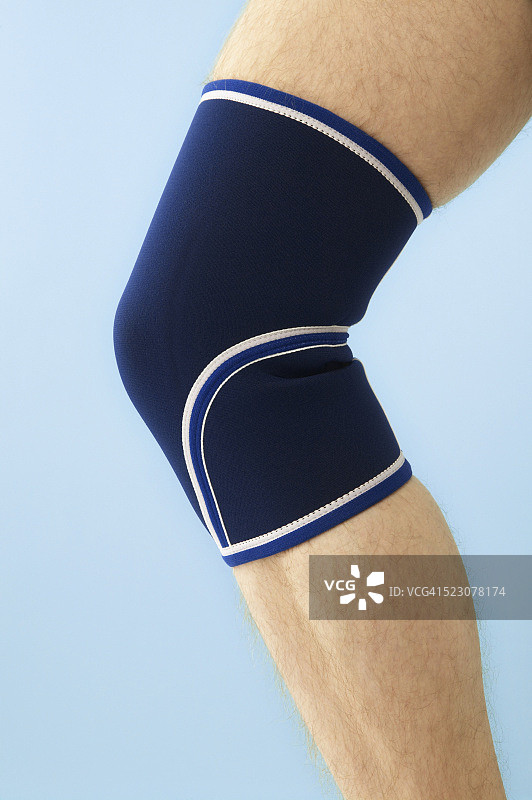穿护膝的男人图片素材