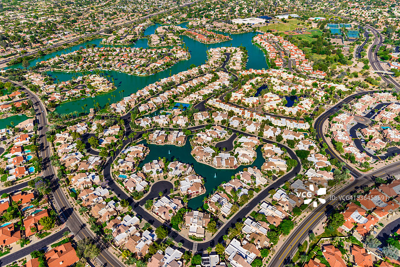 亚利桑那州凤凰城斯科茨代尔郊区住宅区-鸟瞰图图片素材