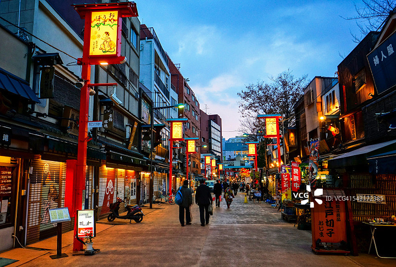 日本东京《暮光之城》中的浅草电石街图片素材