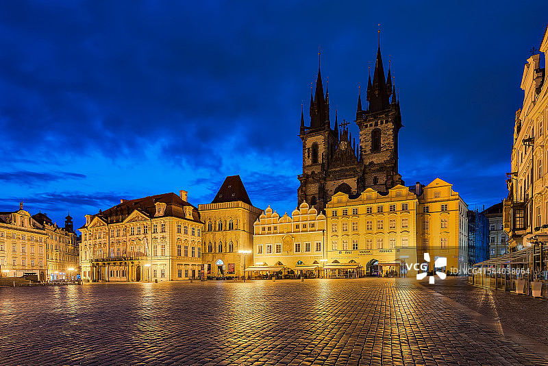 布拉格老城广场和泰恩教堂，捷克共和国图片素材