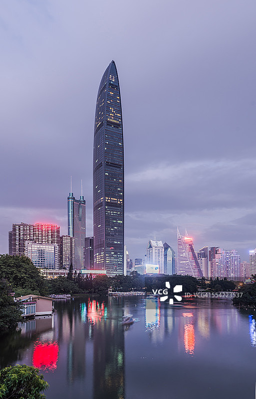 夜景深圳天际线和KingKey100图片素材