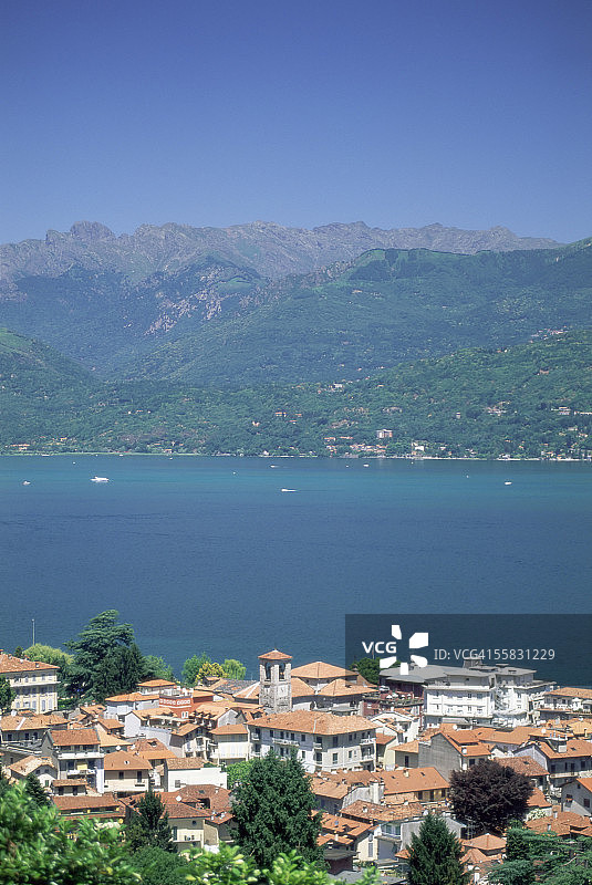 从斯特雷萨俯瞰马焦雷湖，意大利湖，皮埃蒙特(皮埃蒙特)，意大利，欧洲图片素材