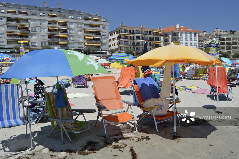 Sanxenxo(加利西亚-西班牙)Silgar海滩上的雨伞图片素材