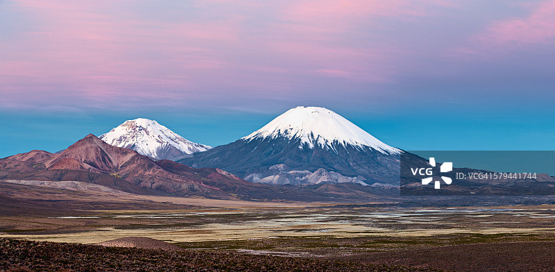 智利劳卡国家公园的帕里纳科塔火山图片素材
