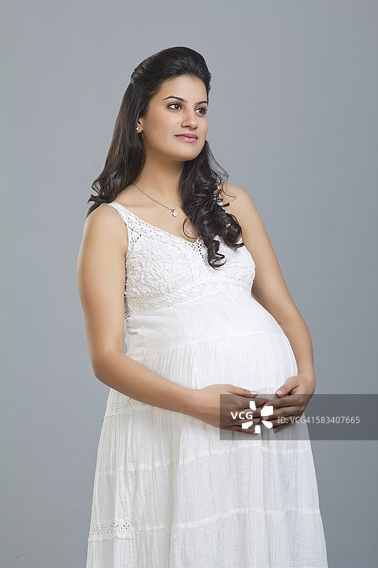 抱着肚子的孕妇图片素材