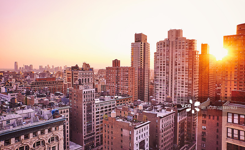 美国，纽约，曼哈顿，从230菲斯屋顶酒吧的城市景观图片素材