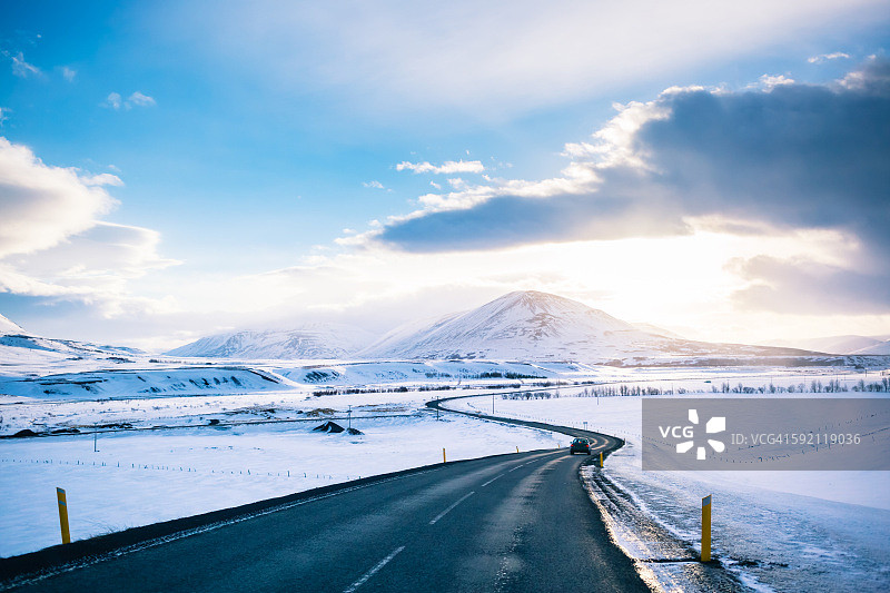 冰岛的冬季之路图片素材