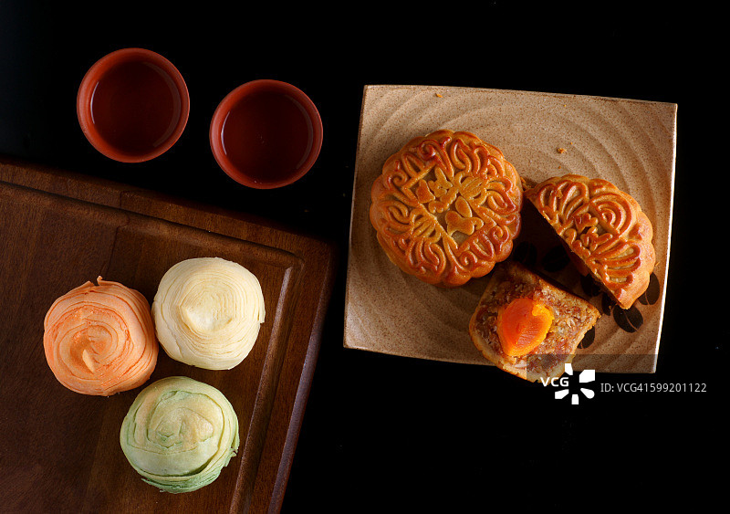 月饼和茶，中国的中秋节食品。图片素材