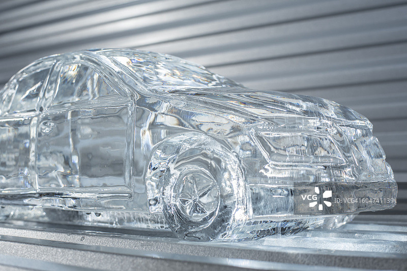 熔化的汽车由冰图片素材
