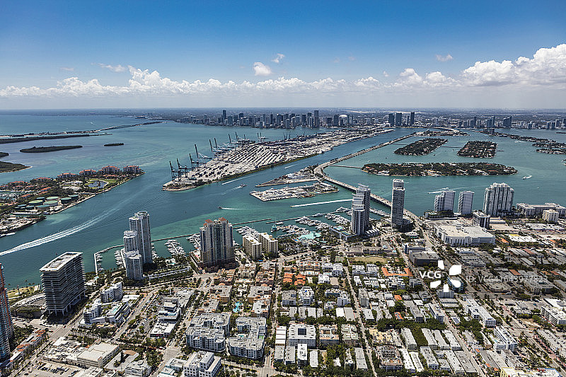 宽阔的鸟瞰图迈阿密佛罗里达阳光灿烂的一天图片素材