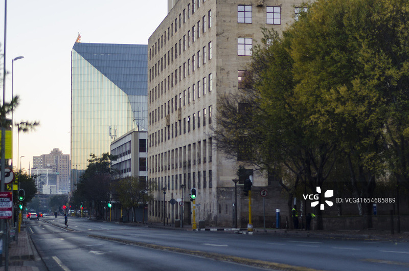 南非约翰内斯堡Joburg市区清晨的街景。图片素材