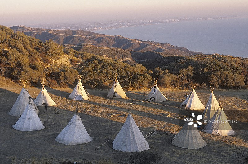 加州马里布的圆锥形帐篷图片素材