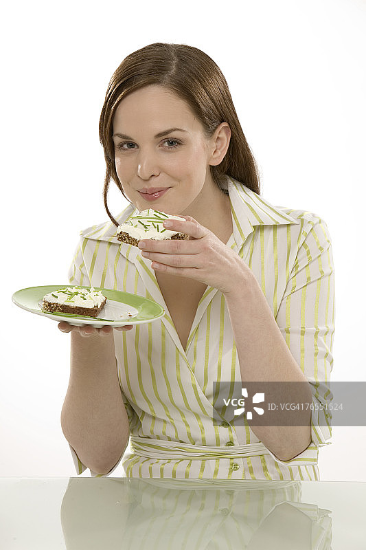 吃面包的女人，肖像图片素材