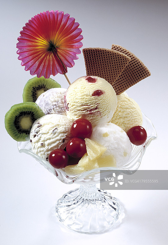混合冰淇淋和水果图片素材