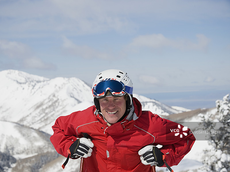 穿着滑雪装备的男人图片素材