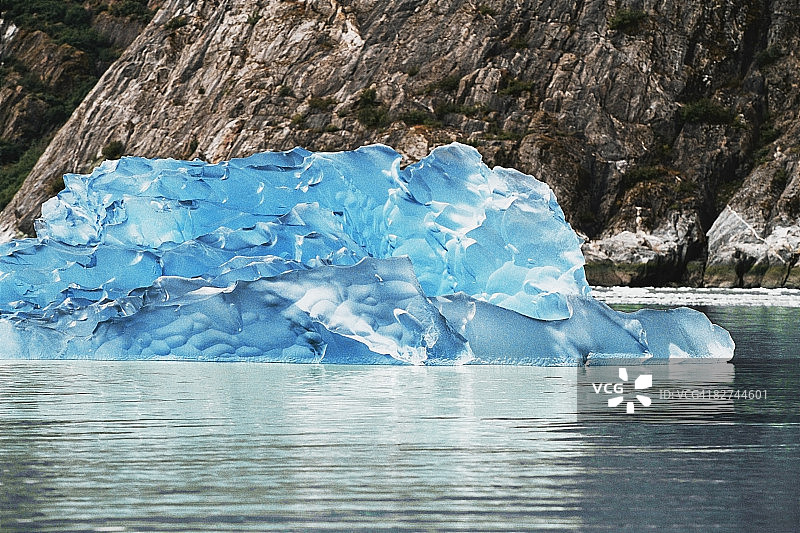 小冰山漂浮在勒孔特湾图片素材