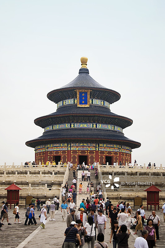 中国北京，游客在天坛庙里图片素材
