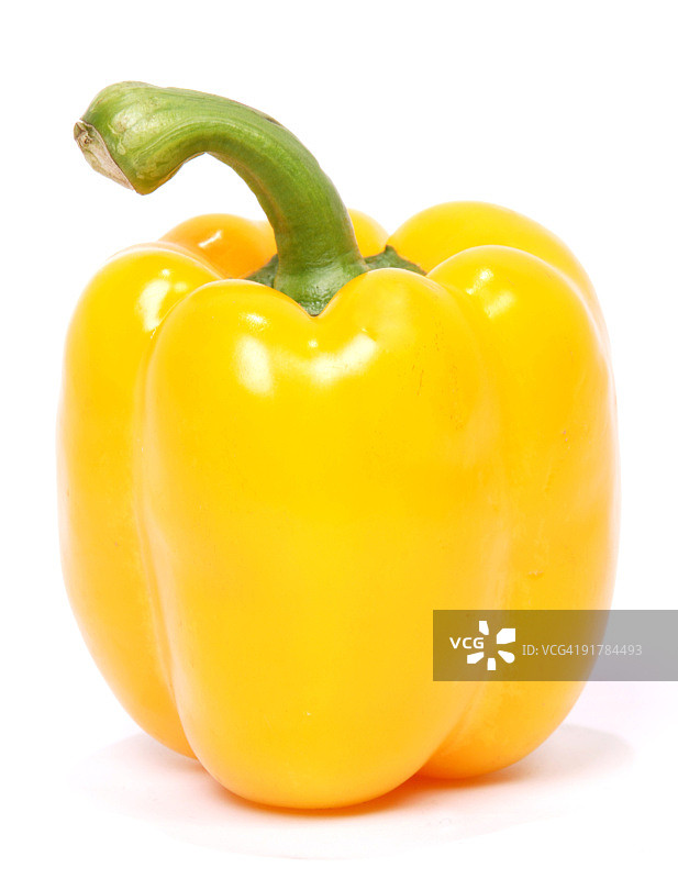 白色背景上的黄色柿子椒图片素材