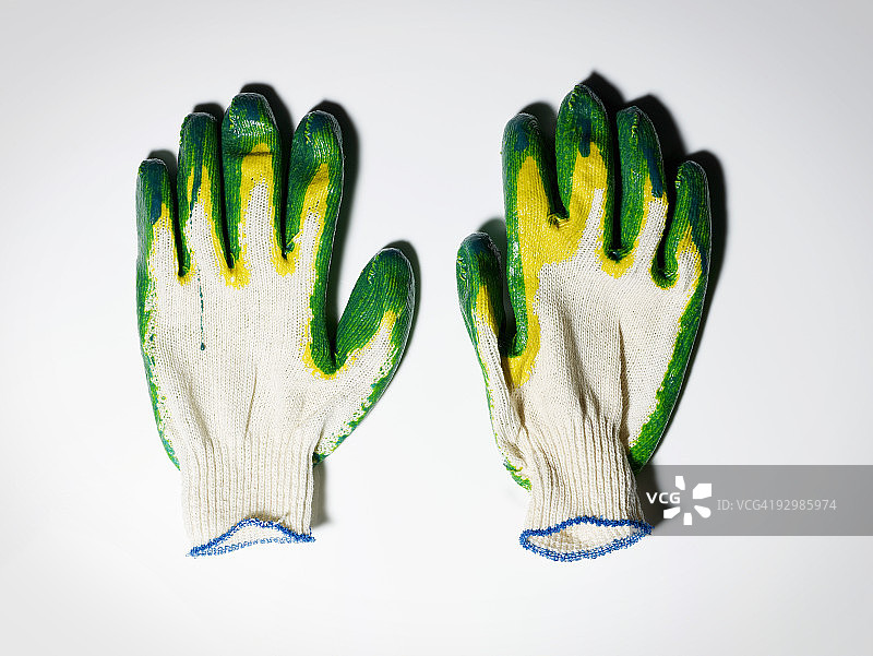 绿色和黄色的针织安全手套。图片素材