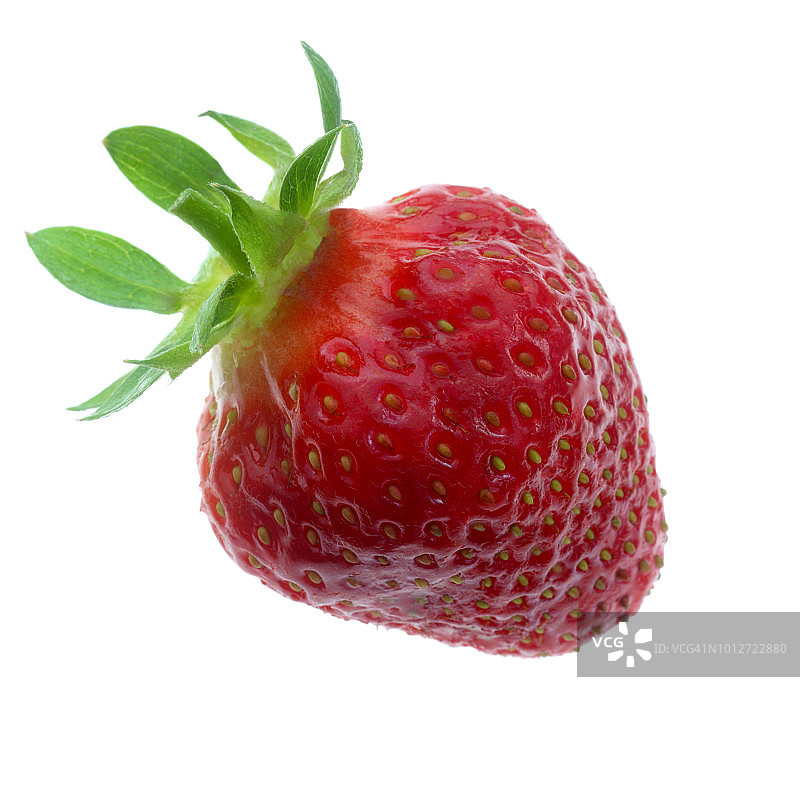大的，多汁的熟透草莓准备吃白的。图片素材
