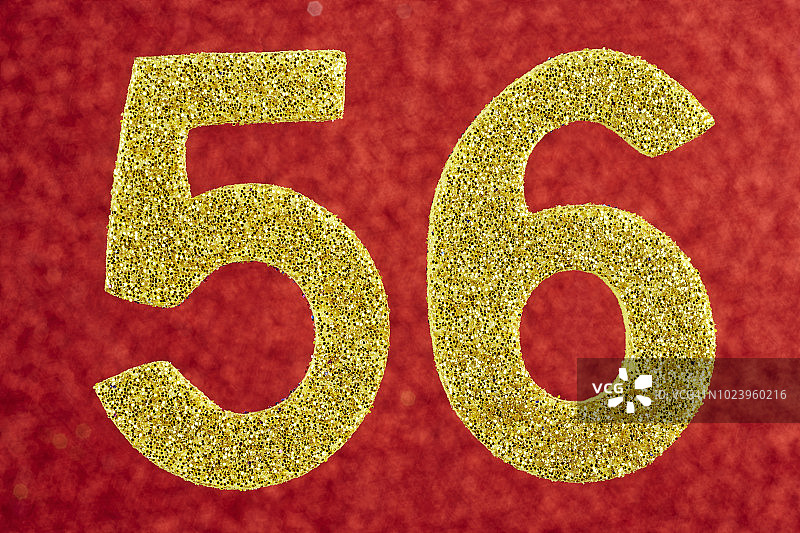 56号，红色背景上的金色。周年纪念日图片素材