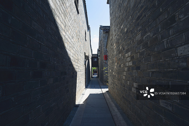 中国传统建筑之间的小巷图片素材