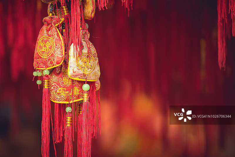 中国传统的农历新年装饰香囊图片素材